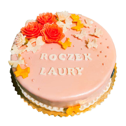 Tort wykończony masą marcepanową