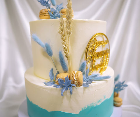 Tort natura z makaronikami komunię