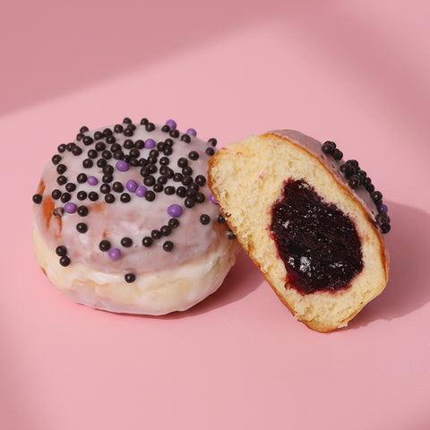 1 szt. Pączek z nadzieniem z czarnej porzeczki