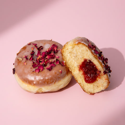 1 szt. Pączek z nadzieniem różanym